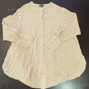 Massimo Dutti Flowy button down blouse. Beige size 8